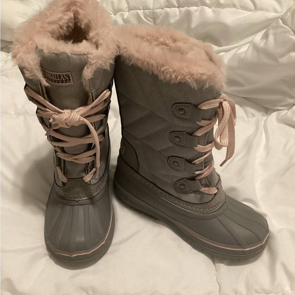 Pink and grey girl boots Megellan